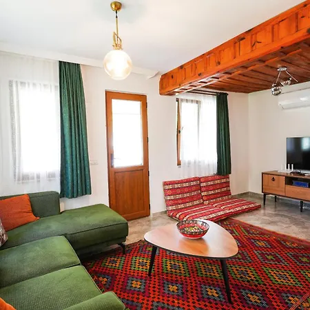 Villa Misli - Red/ *