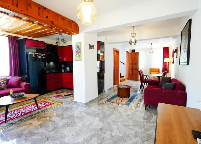 Villa Misli - Red/ *