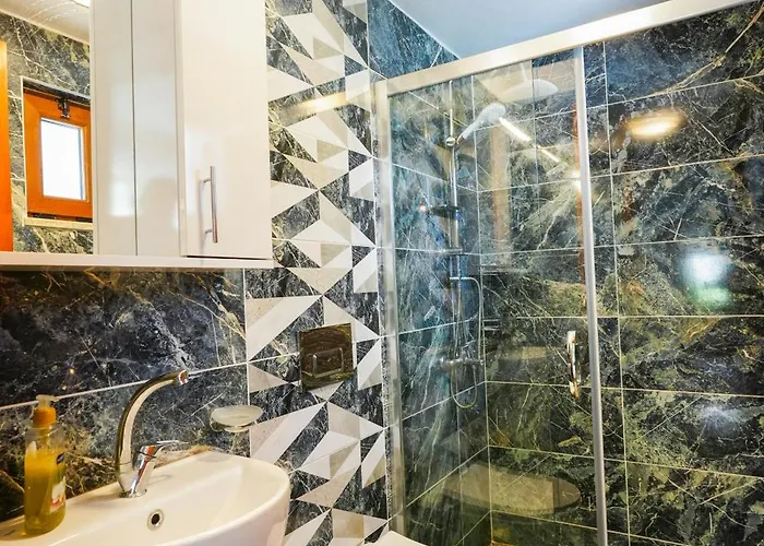 Βίλα Misli - Red/